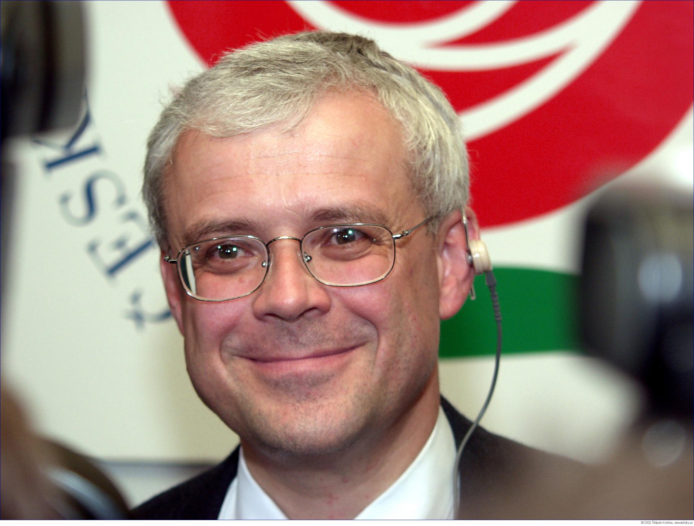 Špidla si cvičil optimistický, lidský úsměv celý večer