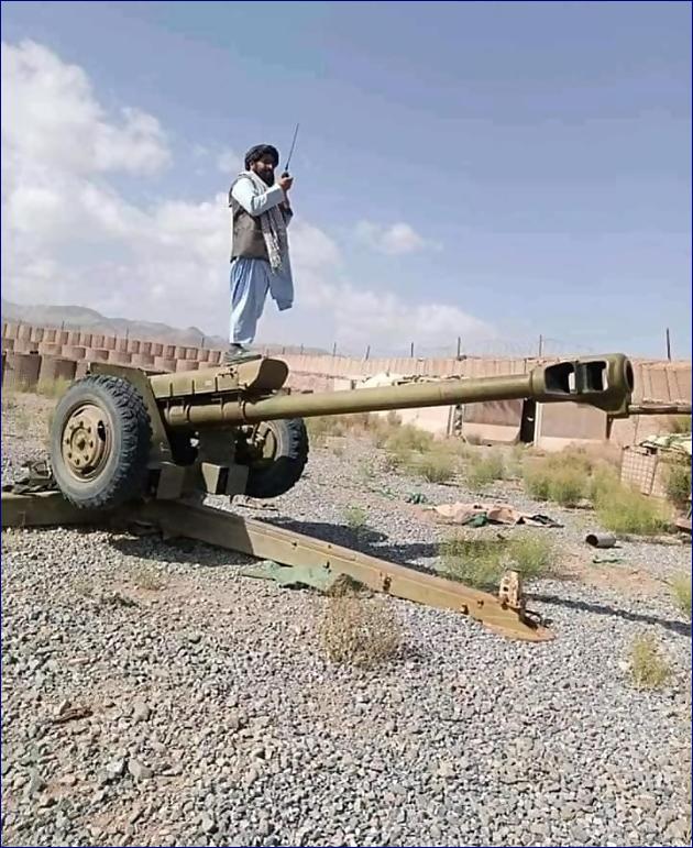 Afghánistán: Talibán se zmocňuje těžké výzbroje 