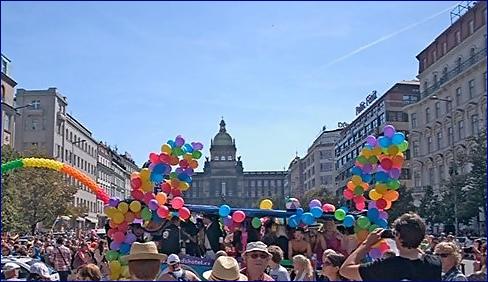 Organizátoři Prague Pride: varujte účastníky před opičími neštovicemi!