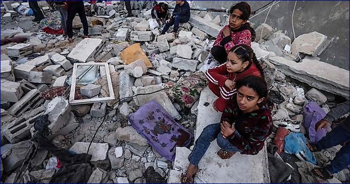 OSN pozastavuje distribuci pomoci do Rafáhu a varuje, že americké molo může selhat