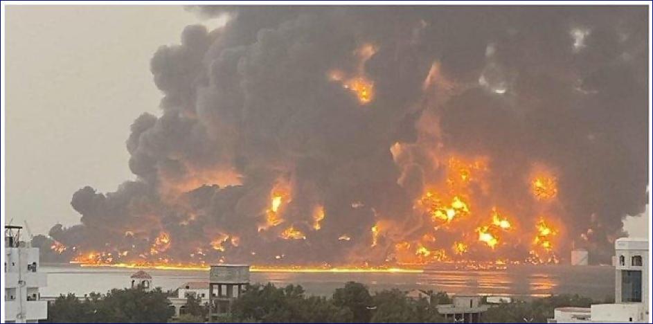 Iraelské letecké údery zasáhly jemenský přístav poté, co Izrael vyhrožoval pomstou za útok Húsíů