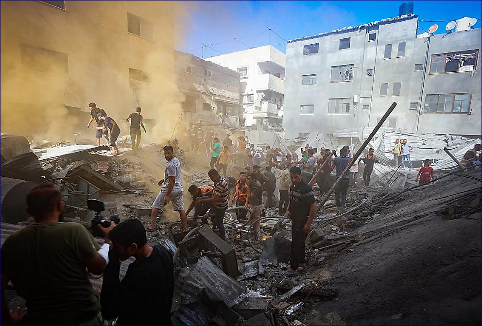 Další britální bombardování bez ohledu na civilisty.  „Jako soudný den“: evakuovaní vyprávějí o útěku před izraelským útokem na Chán Júnis