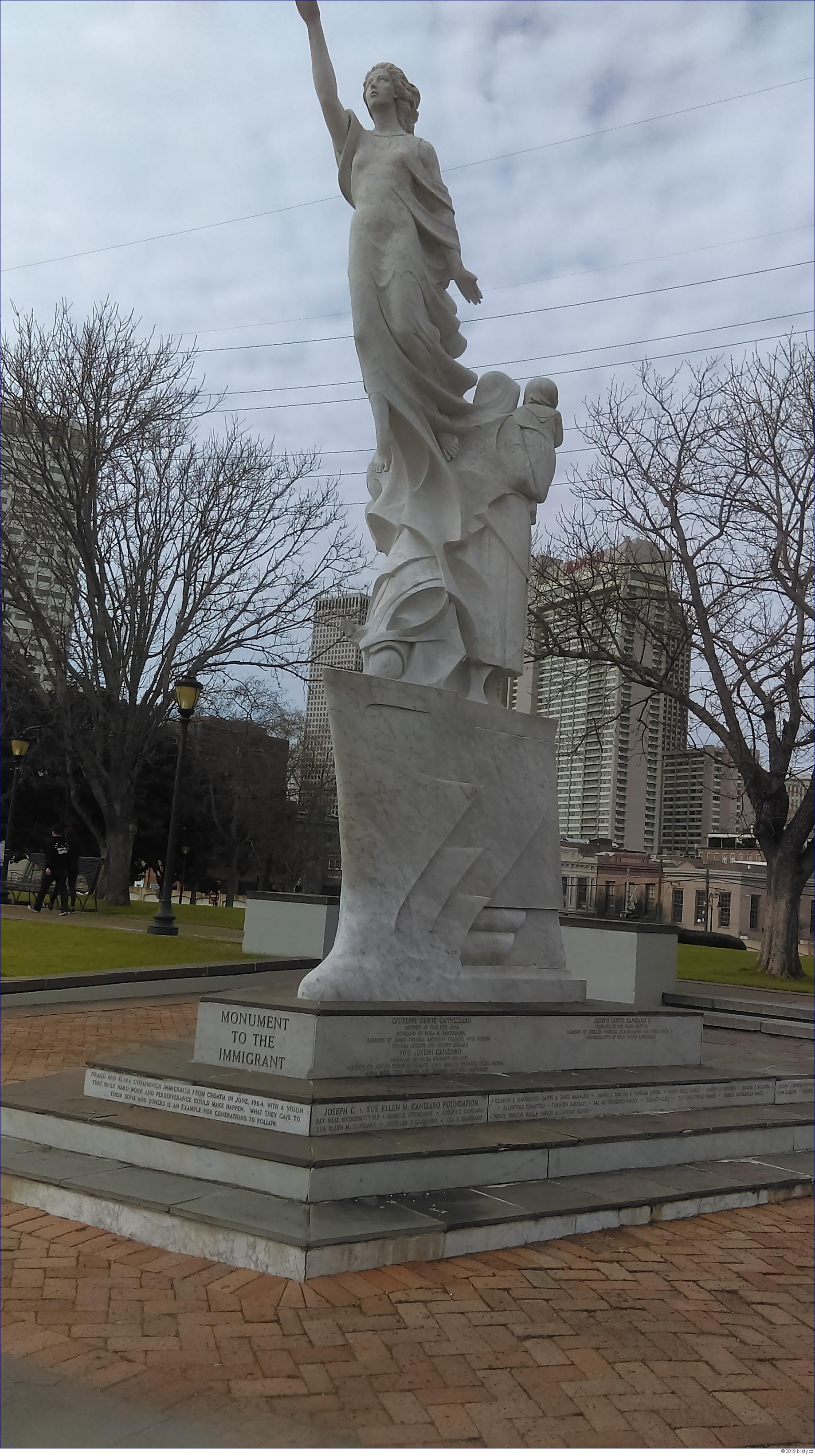 V New Orleansu mají Pomník imigrantovi